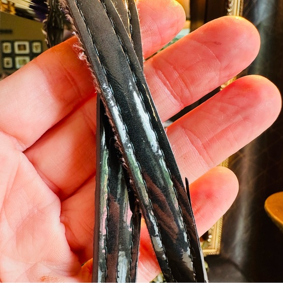 ADRIENNE VITTADINI OLIVE GREEN TOTE LAPTOP PATENT FAUX LEATHER BAG GREAT COND - Picture 7 of 10